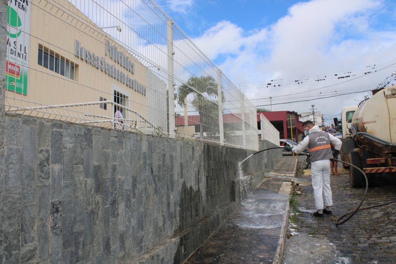 Contra o coronavírus, Prefeitura de Mairi realiza mais um trabalho de desinfecção dos espaços públicos