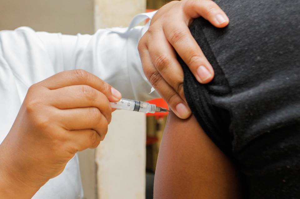 Mairi aplica 100% das doses recebidas das vacinas Coronavac e Oxford/Astrazeneca