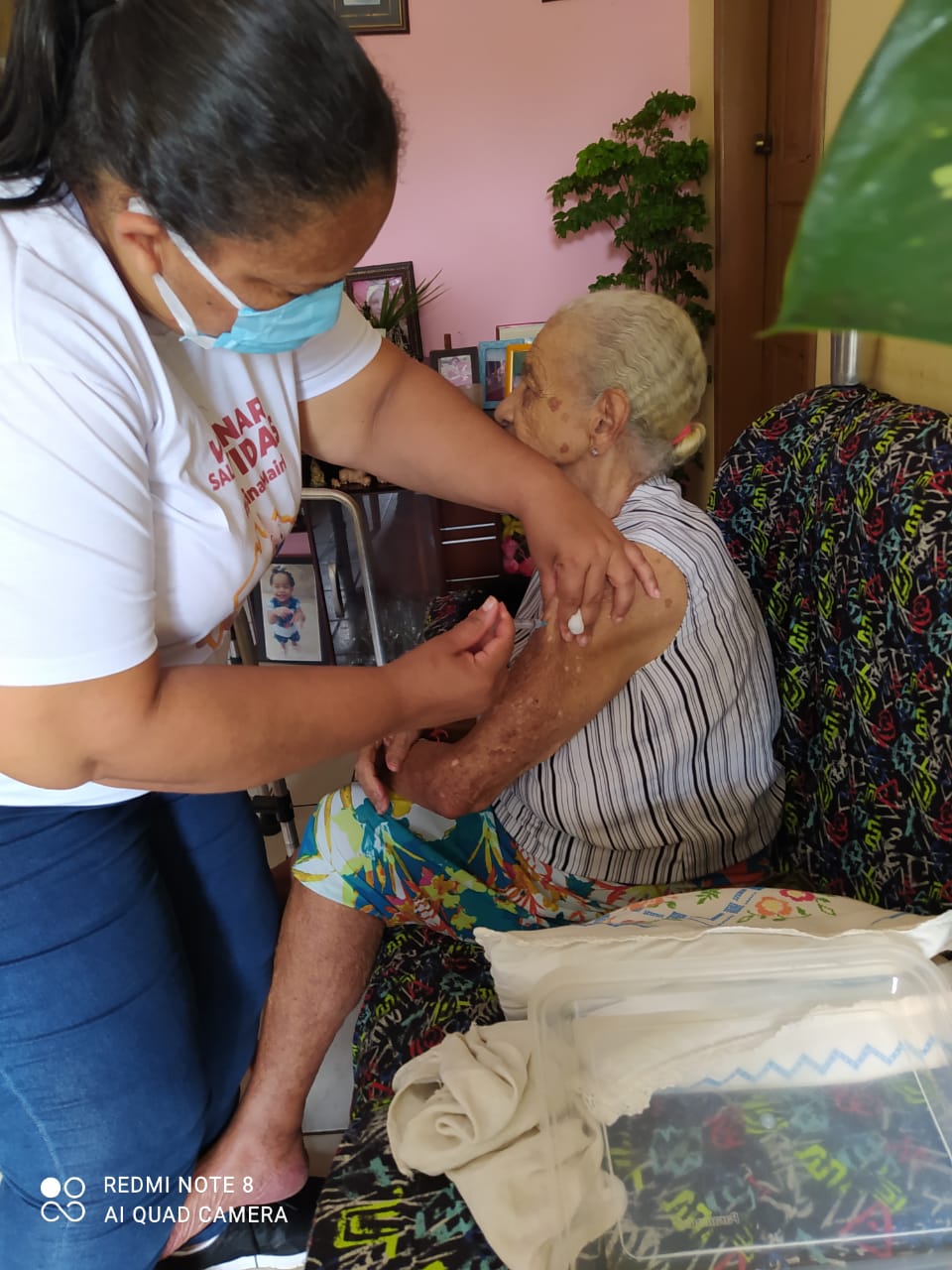 Secretaria de Saúde de Mairi começa a vacinar idosos contra a Covid-19